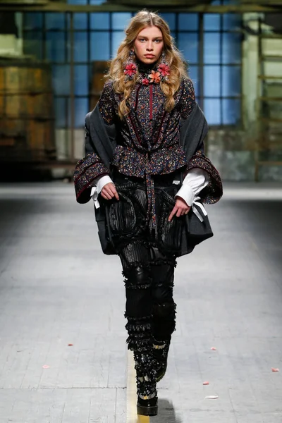 Look 35
